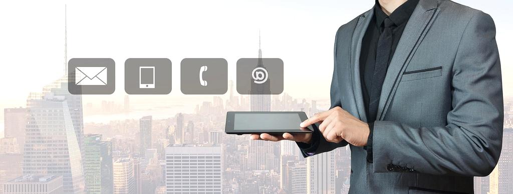 Customer support representative assisting client